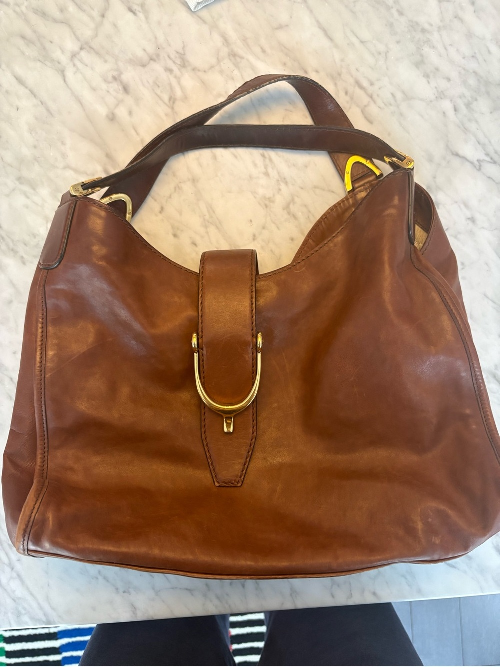 Vintage Gucci Leather Shoulder Bag – Medium Soft Stirrup (Early 2000s) - Picture 3 of 10